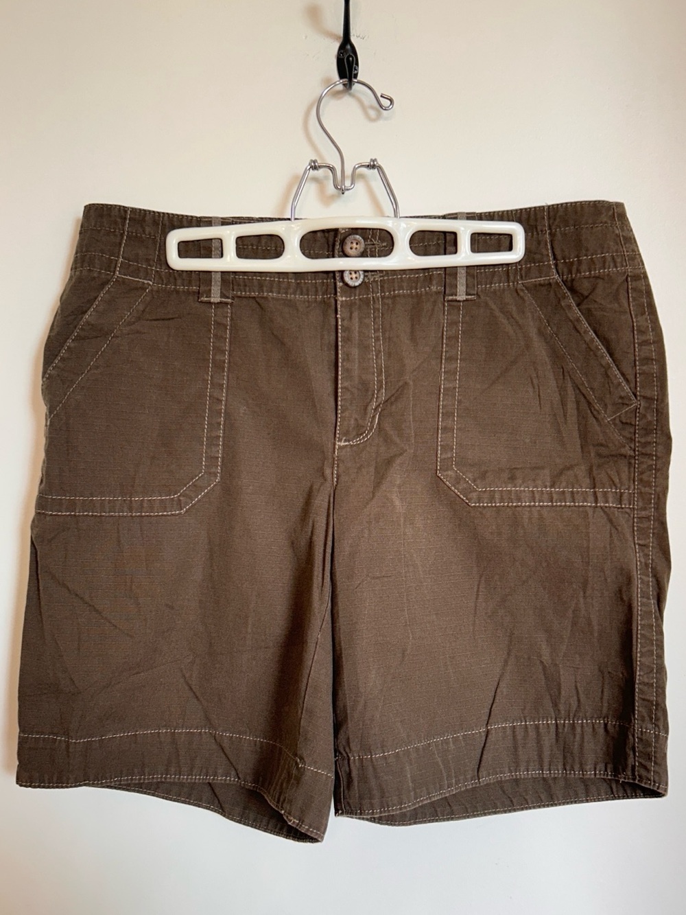 EDDIE BAUER 100% COTTON RIP STOP SHORTS